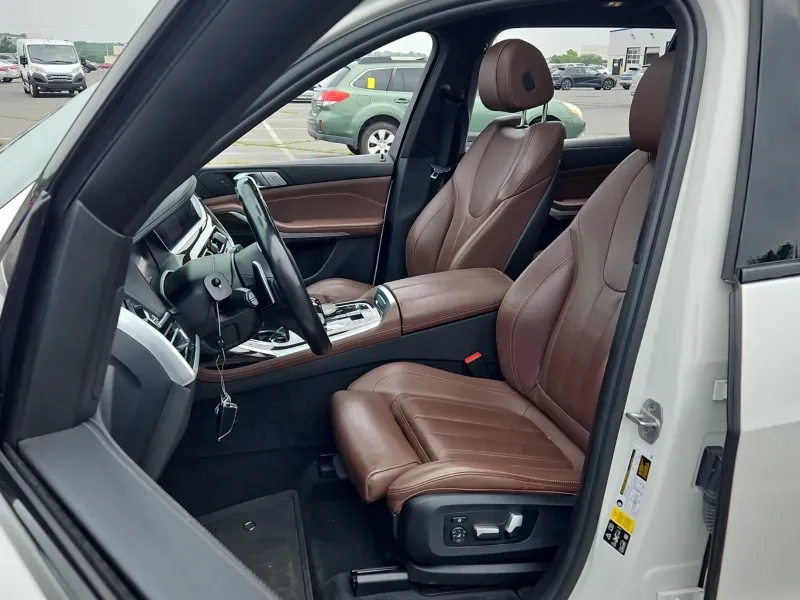 BMW X7 xDrive40i M-SPORT, снимка 8 - Автомобили и джипове - 55101435