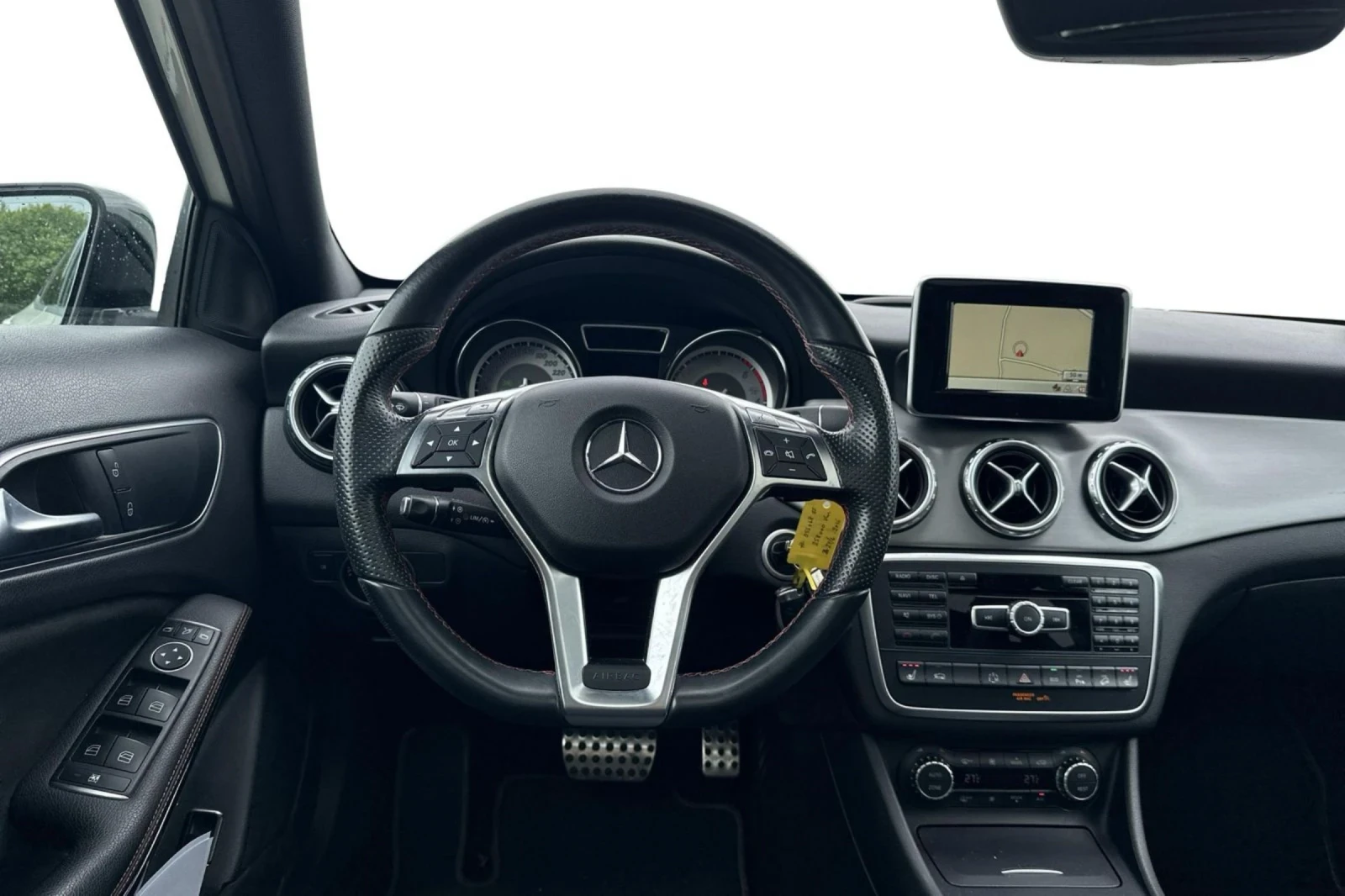 Mercedes-Benz GLA 220 d | 170кс | Автоматик | 4x4 | AMG пакет | Панорама - изображение 6