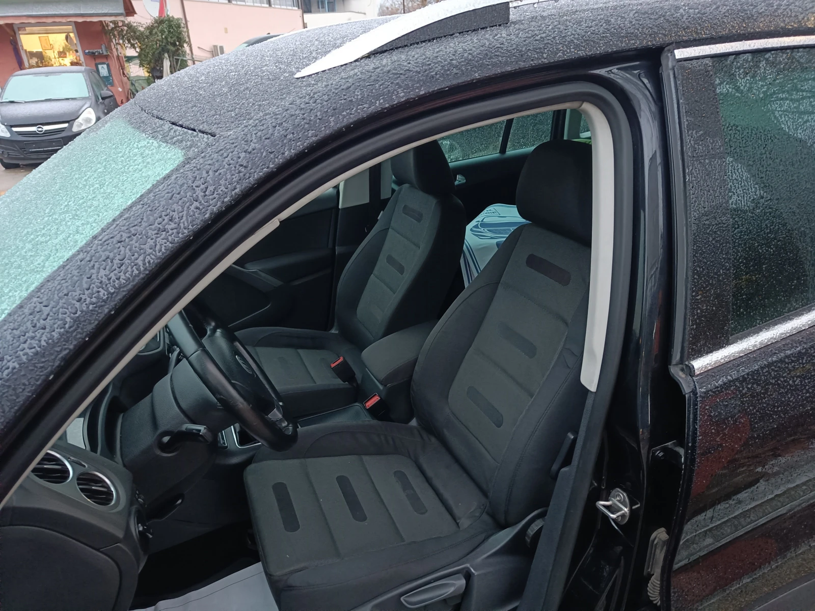 VW Tiguan 2.0 BARTER 140, снимка 10 - Автомобили и джипове - 52857783