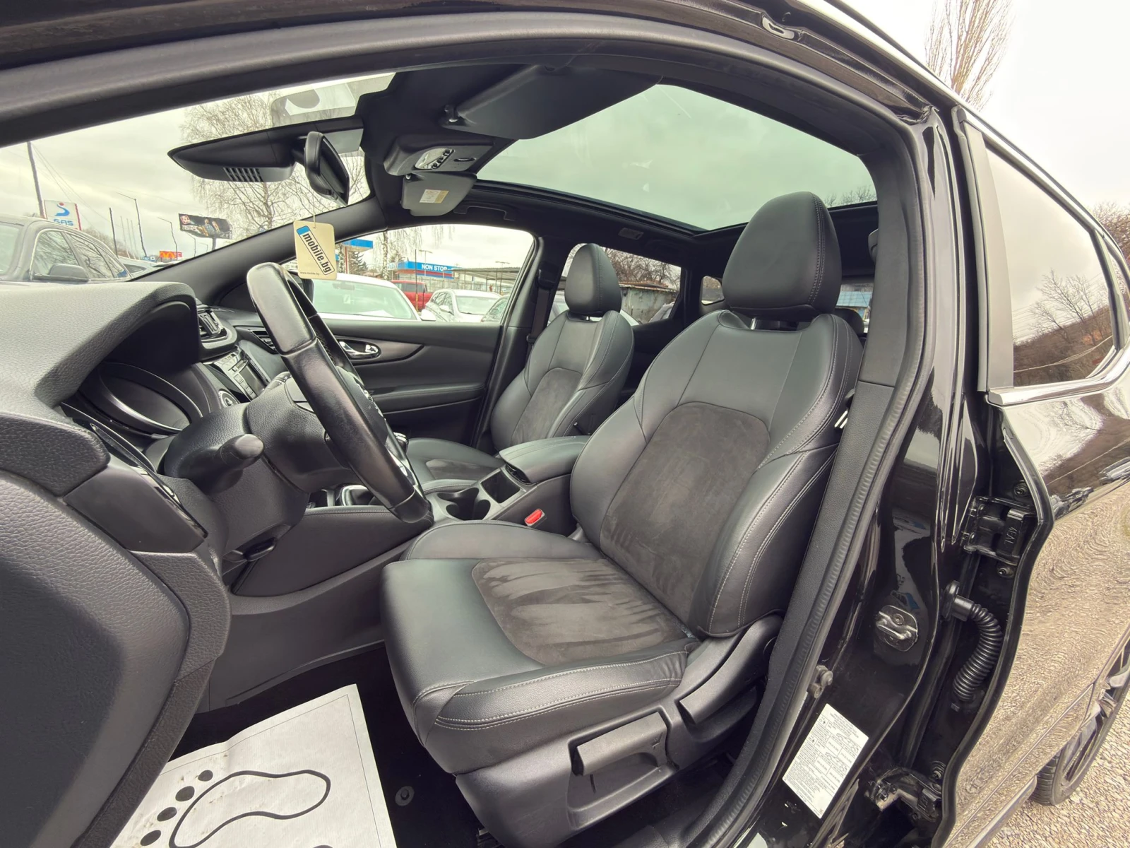 Nissan Qashqai 1.7DCI* TEKNA PLUS* DISTR* PANO* NAVI+ CAMERA-360* - изображение 10