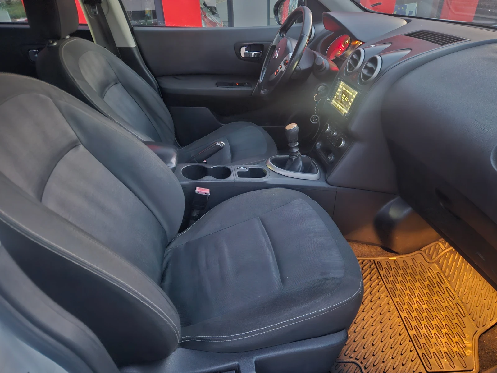 Nissan Qashqai 1.5 dci 4x2 top!, снимка 10 - Автомобили и джипове - 54301937