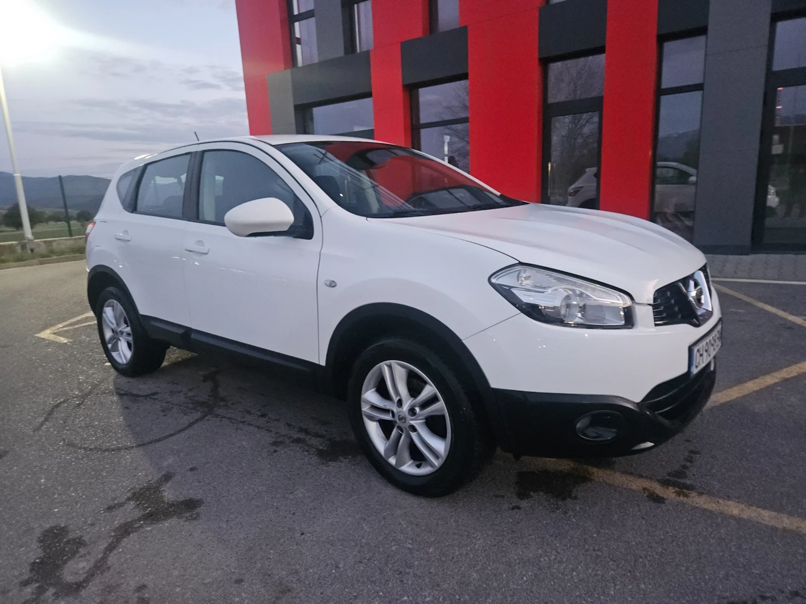 Nissan Qashqai 1.5 dci 4x2 top!, снимка 3 - Автомобили и джипове - 54301937