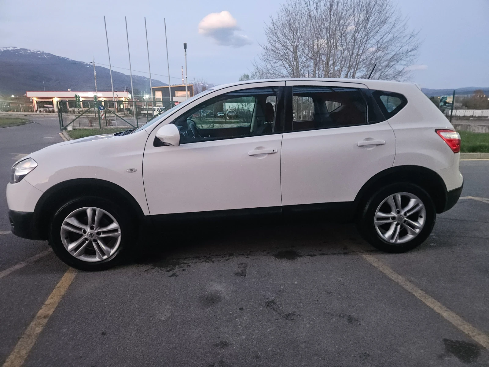 Nissan Qashqai 1.5 dci 4x2 top!, снимка 5 - Автомобили и джипове - 54301937