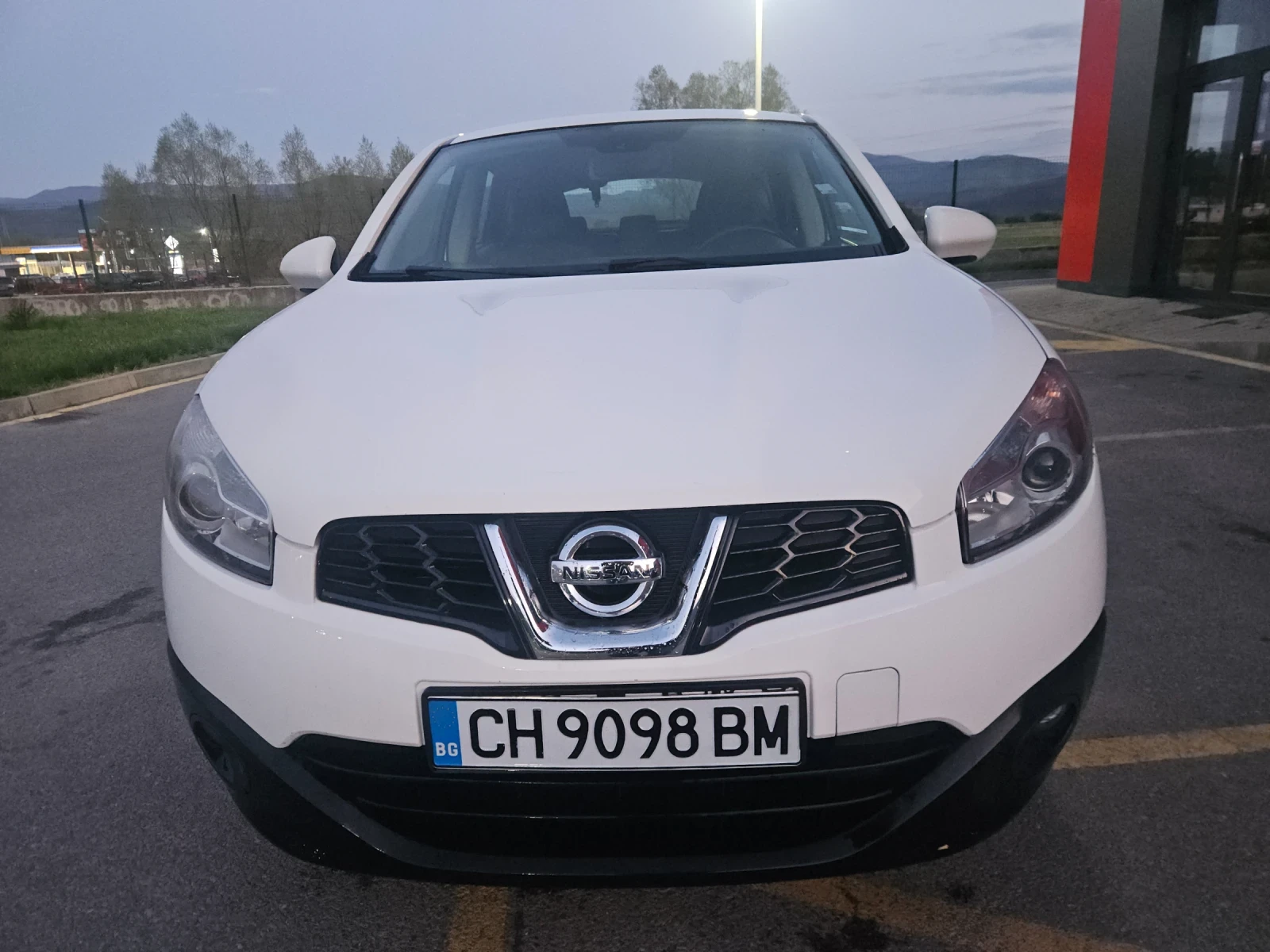 Nissan Qashqai 1.5 dci 4x2 top!, снимка 4 - Автомобили и джипове - 54301937