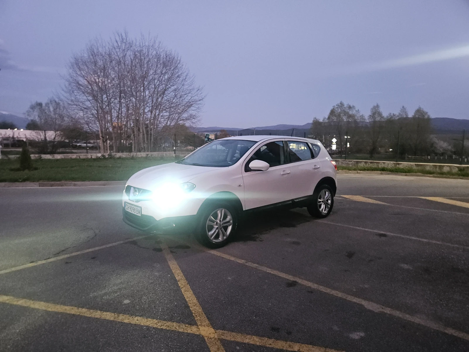 Nissan Qashqai 1.5 dci 4x2 top!, снимка 13 - Автомобили и джипове - 54301937