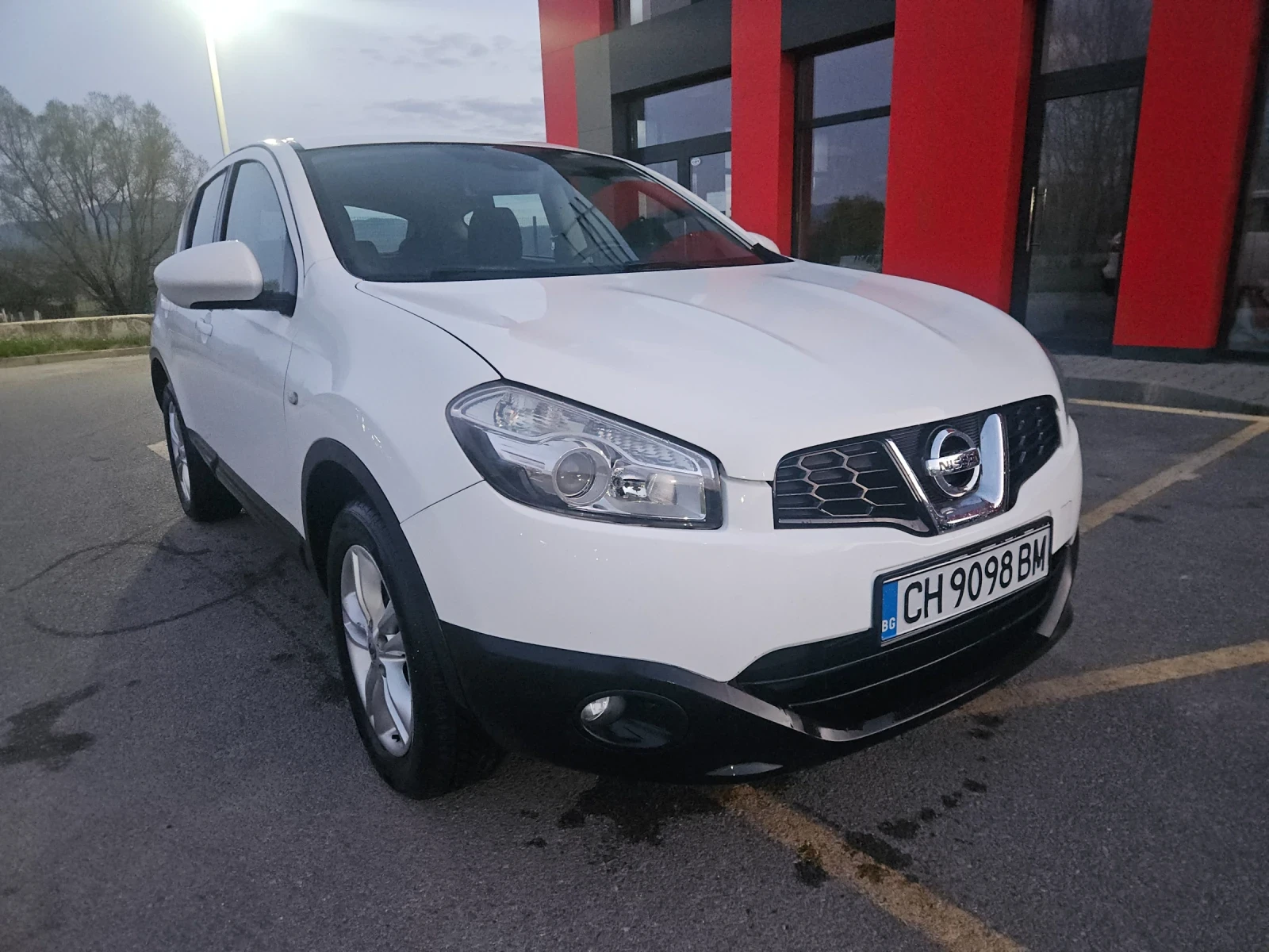 Nissan Qashqai 1.5 dci 4x2 top!, снимка 2 - Автомобили и джипове - 54301937