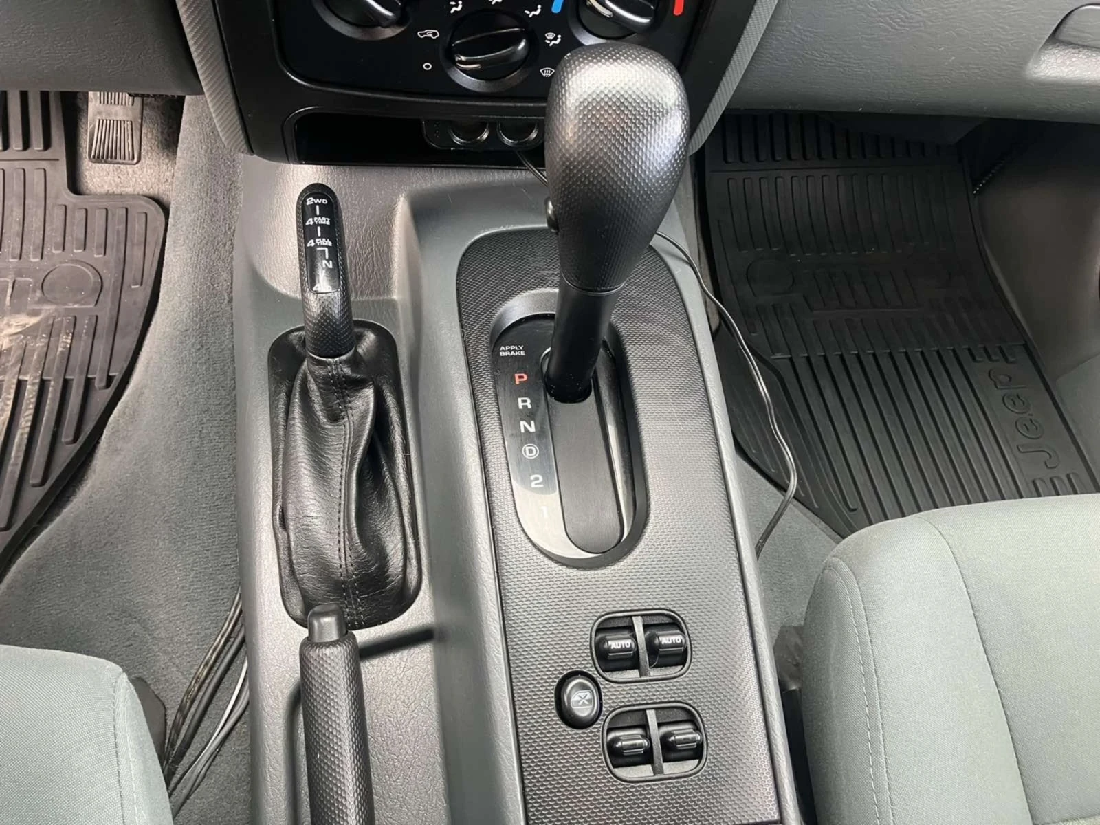 Jeep Cherokee, снимка 10 - Автомобили и джипове - 54439840