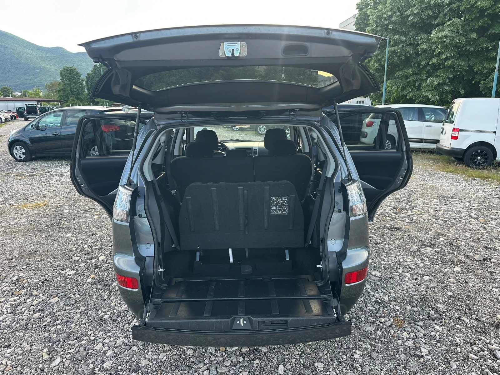 Mitsubishi Outlander 2.0DI-D 140kc 7MESTA, снимка 14 - Автомобили и джипове - 54542699