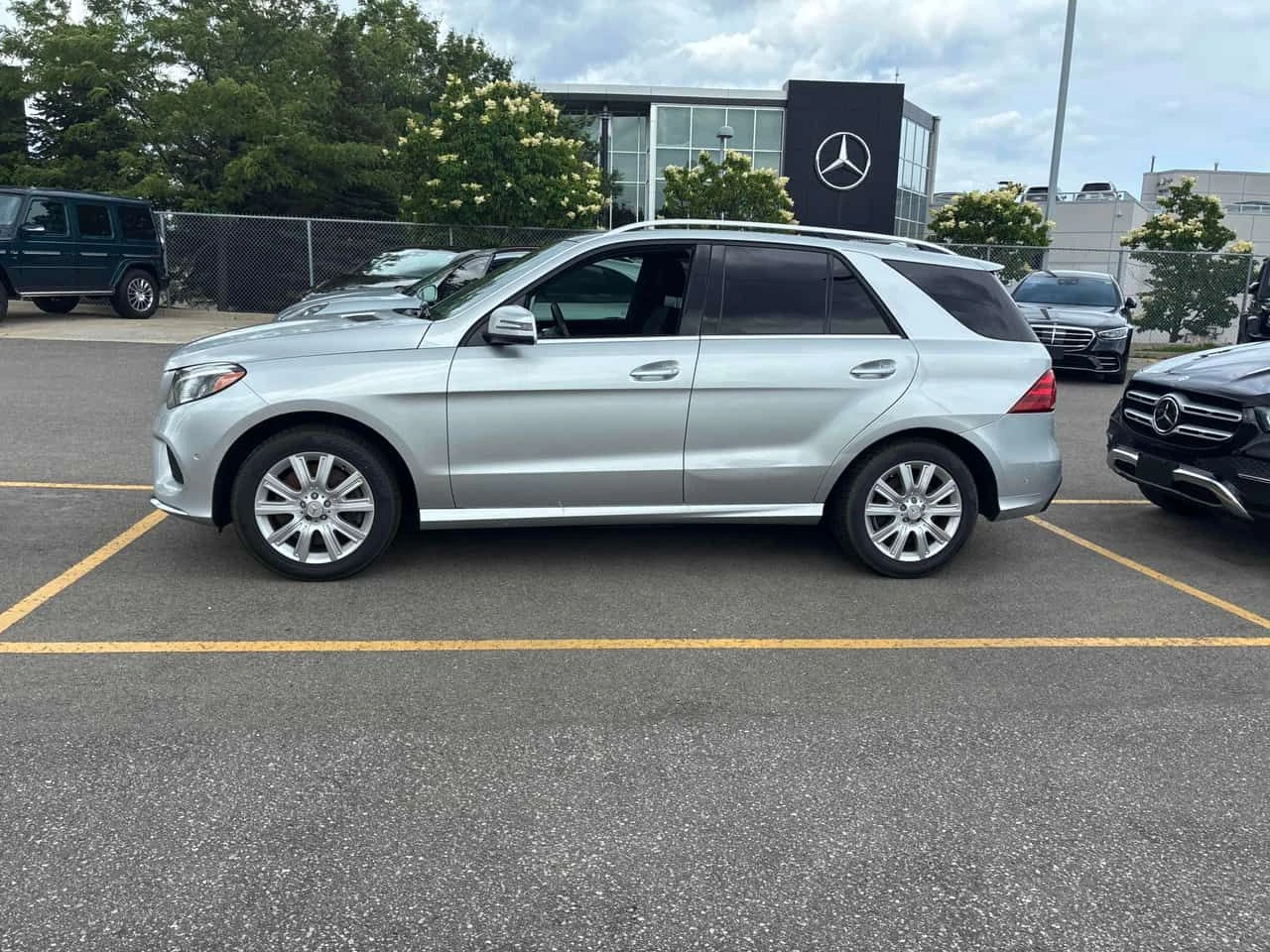 Mercedes-Benz GLE 400 4MATIC/360/ПАНОРАМА/ПОДГРЕВИ/OT MERCEDES, снимка 3 - Автомобили и джипове - 54952730
