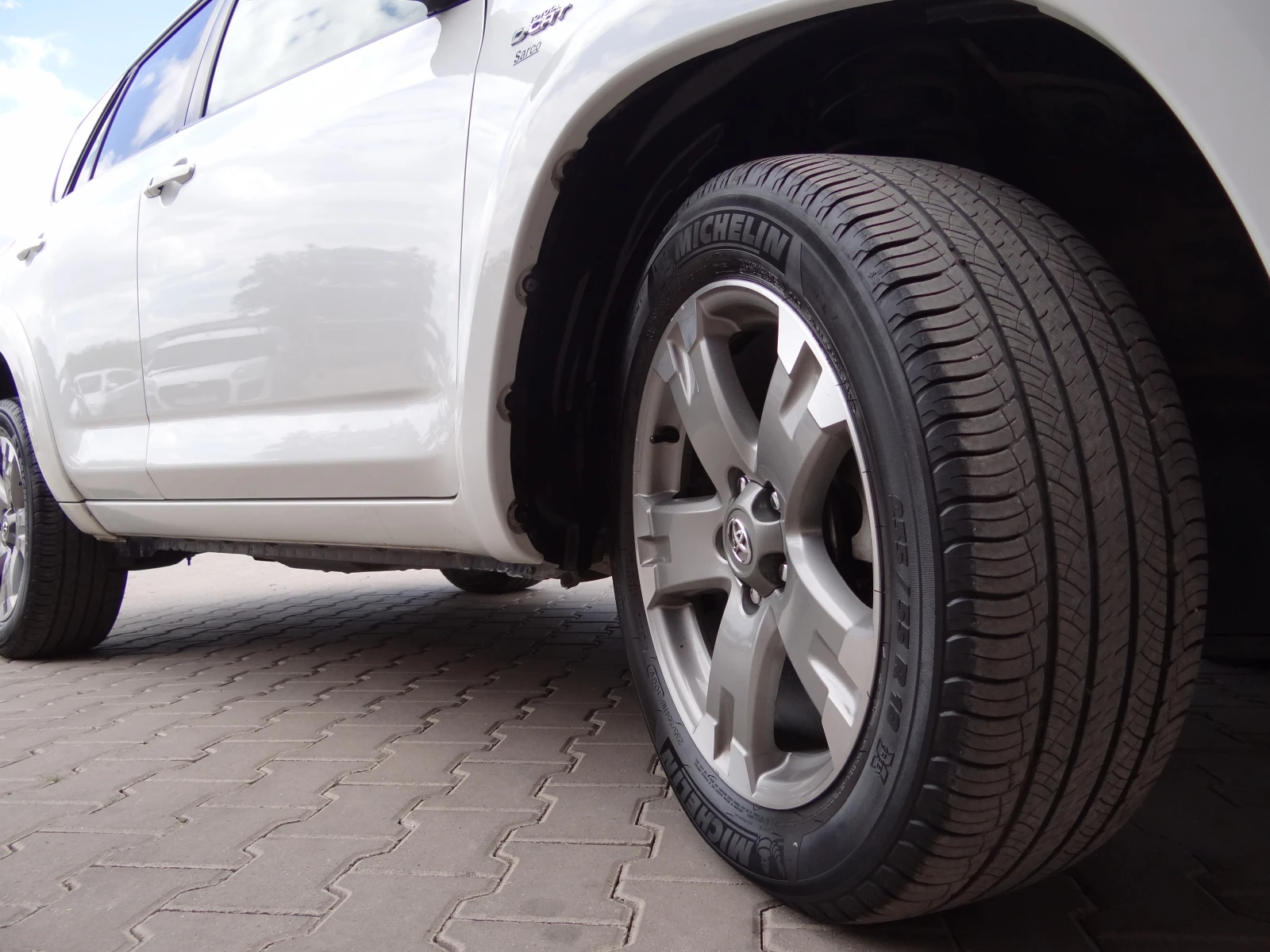 Toyota Rav4 2.2d4d-150k.c./Auto/4x4/Koja/Navi/Camera/Led/Euro5, снимка 17 - Автомобили и джипове - 55666317