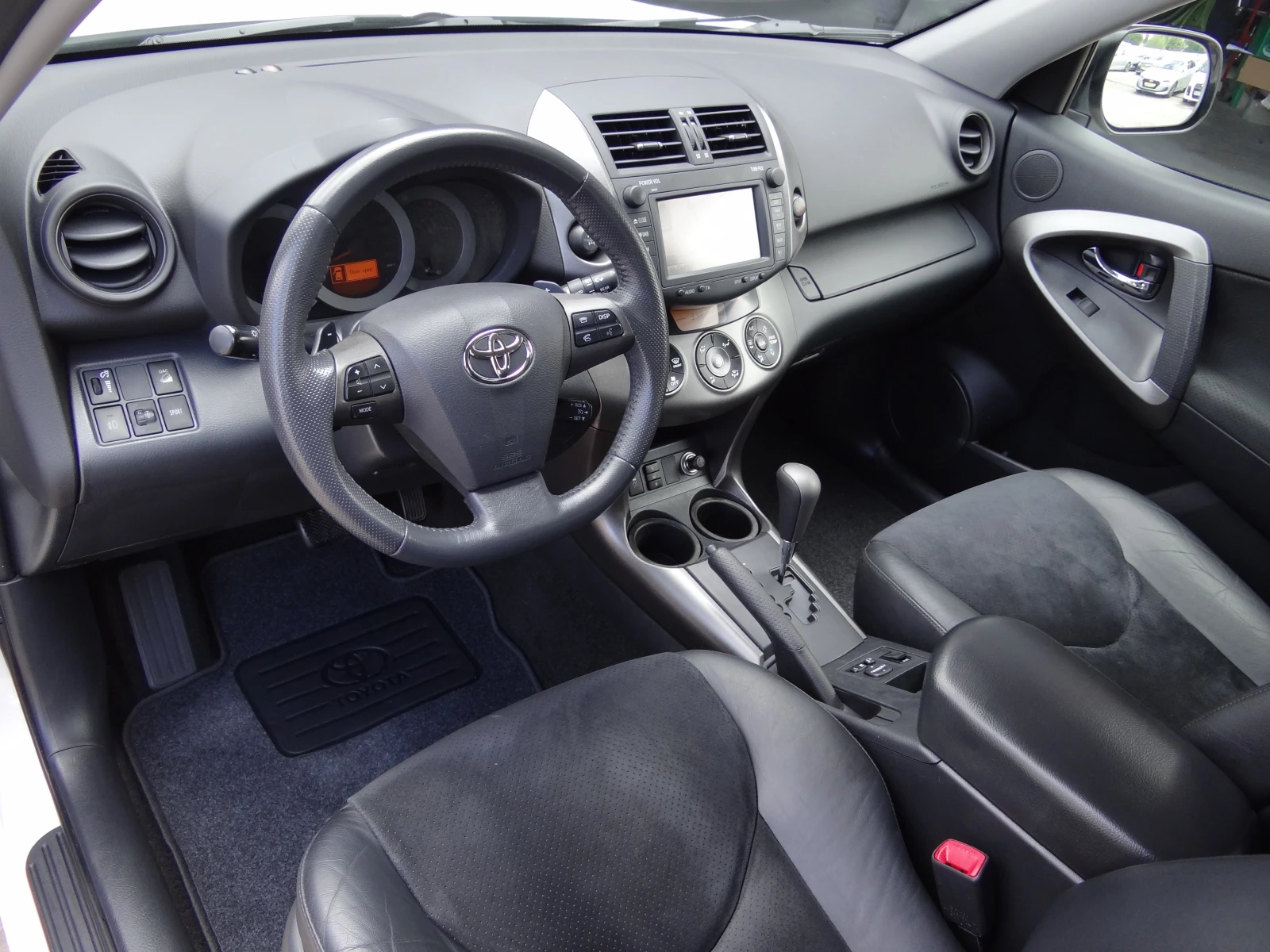 Toyota Rav4 2.2d4d-150k.c./Auto/4x4/Koja/Navi/Camera/Led/Euro5, снимка 8 - Автомобили и джипове - 55666317