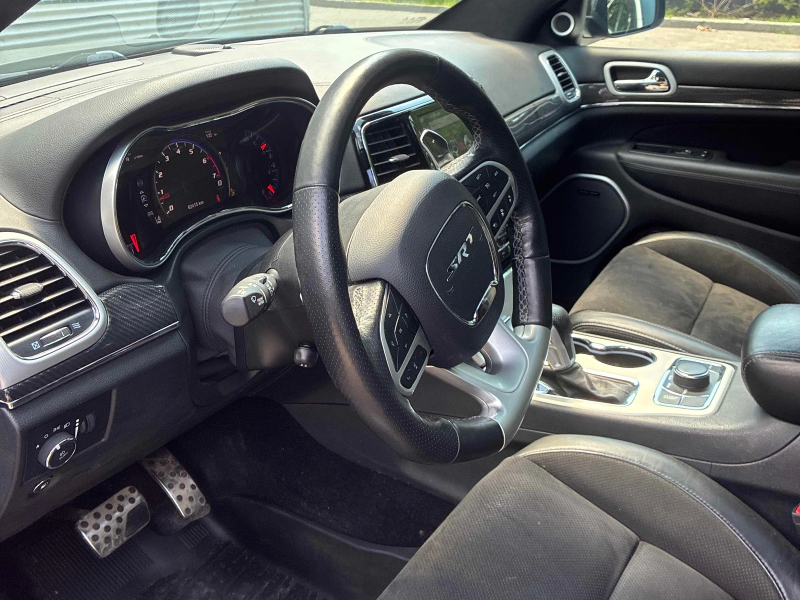 Jeep Grand cherokee SRT | CARFAX | АВТОКРЕДИТ БЕЗ ПЪРВОНАЧАЛНА , снимка 7 - Автомобили и джипове - 55848903