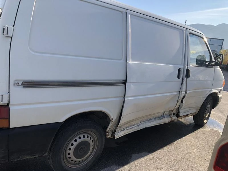 VW Transporter 2.4D, снимка 7 - Бусове и автобуси - 31604040