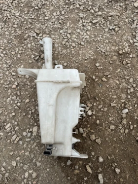 Kia Carens 2015г казанче за чистачките, снимка 4