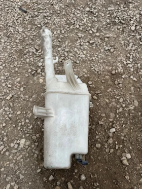 Kia Carens 2015г казанче за чистачките, снимка 5