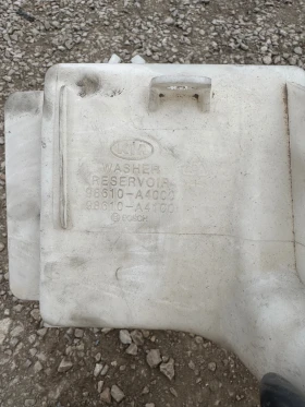 Kia Carens 2015г казанче за чистачките, снимка 6