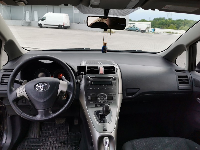 Toyota Auris 1.4D4D, снимка 10 - Автомобили и джипове - 46390740