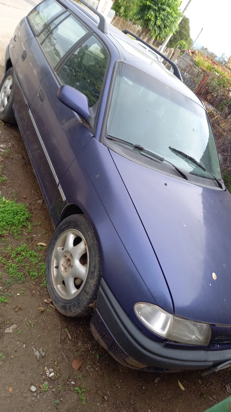 Opel Astra Комби, снимка 2 - Автомобили и джипове - 47542534