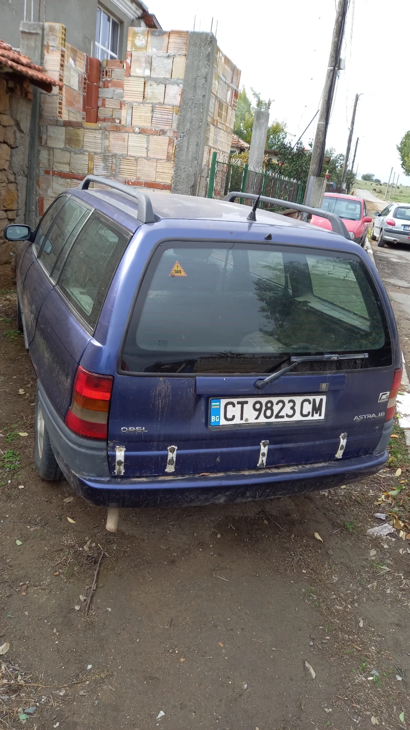 Opel Astra Комби, снимка 4 - Автомобили и джипове - 47542534