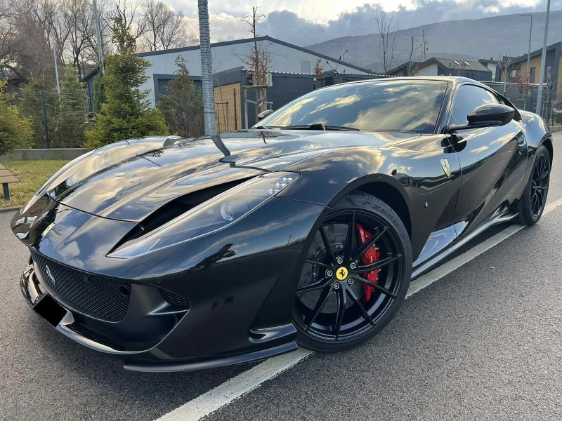 Ferrari 812 Superfast Lift Carbon гаранция НАЛИЧЕН !!!!, снимка 1 - Автомобили и джипове - 48291413