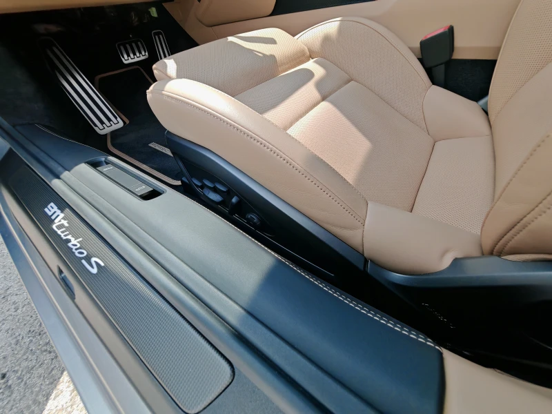 Porsche 911 turbo S* Aero Kit* Lift* Burmester* Pano* Гаранция, снимка 10 - Автомобили и джипове - 50508039