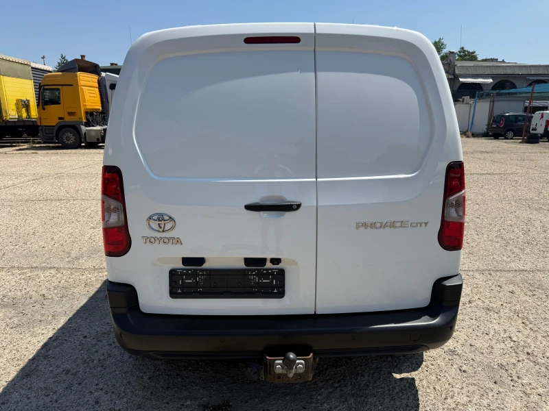 Toyota Proace City 1.5 D4D, снимка 8 - Автомобили и джипове - 50673093