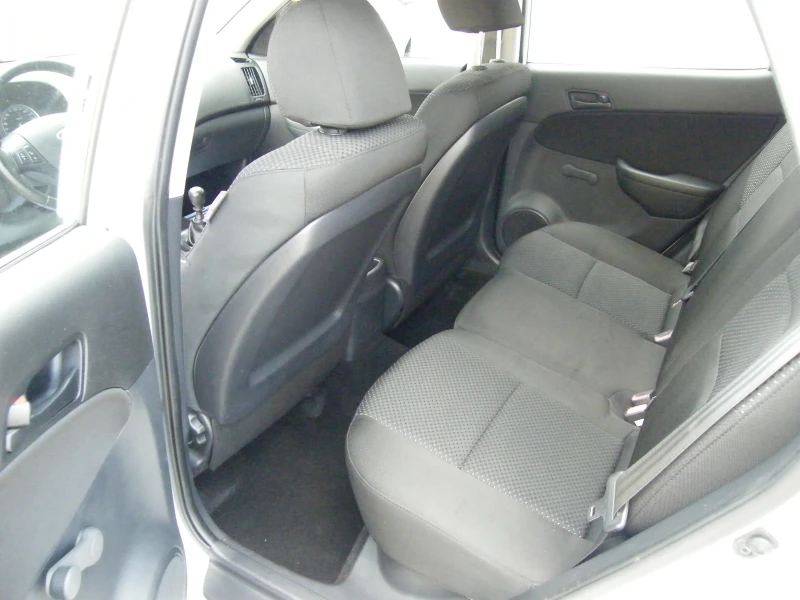 Hyundai I30 1.6CRDI, снимка 12 - Автомобили и джипове - 52503371