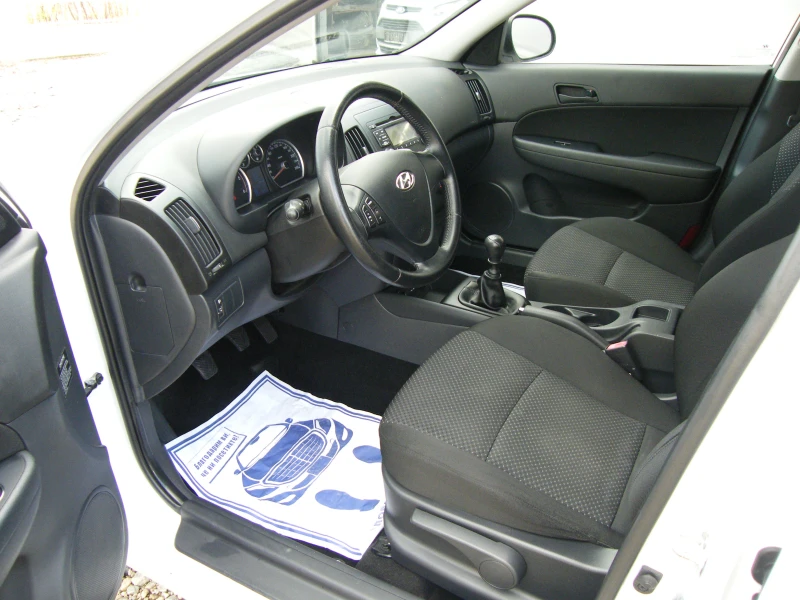 Hyundai I30 1.6CRDI, снимка 8 - Автомобили и джипове - 52503371