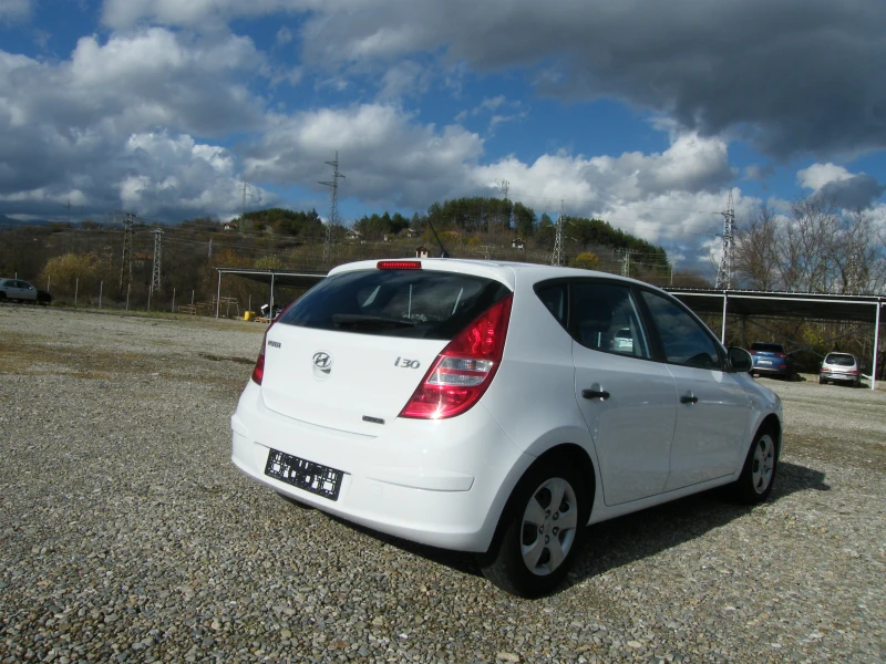 Hyundai I30 1.6CRDI, снимка 4 - Автомобили и джипове - 52503371
