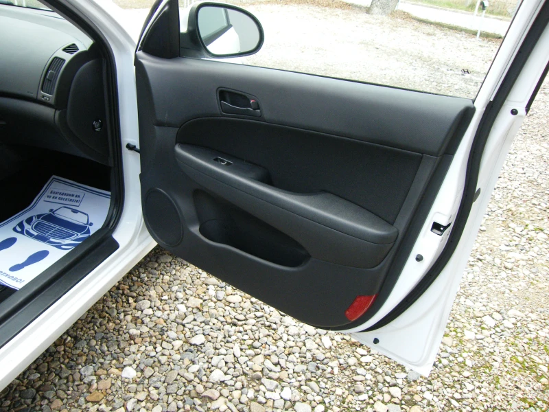 Hyundai I30 1.6CRDI, снимка 15 - Автомобили и джипове - 52503371