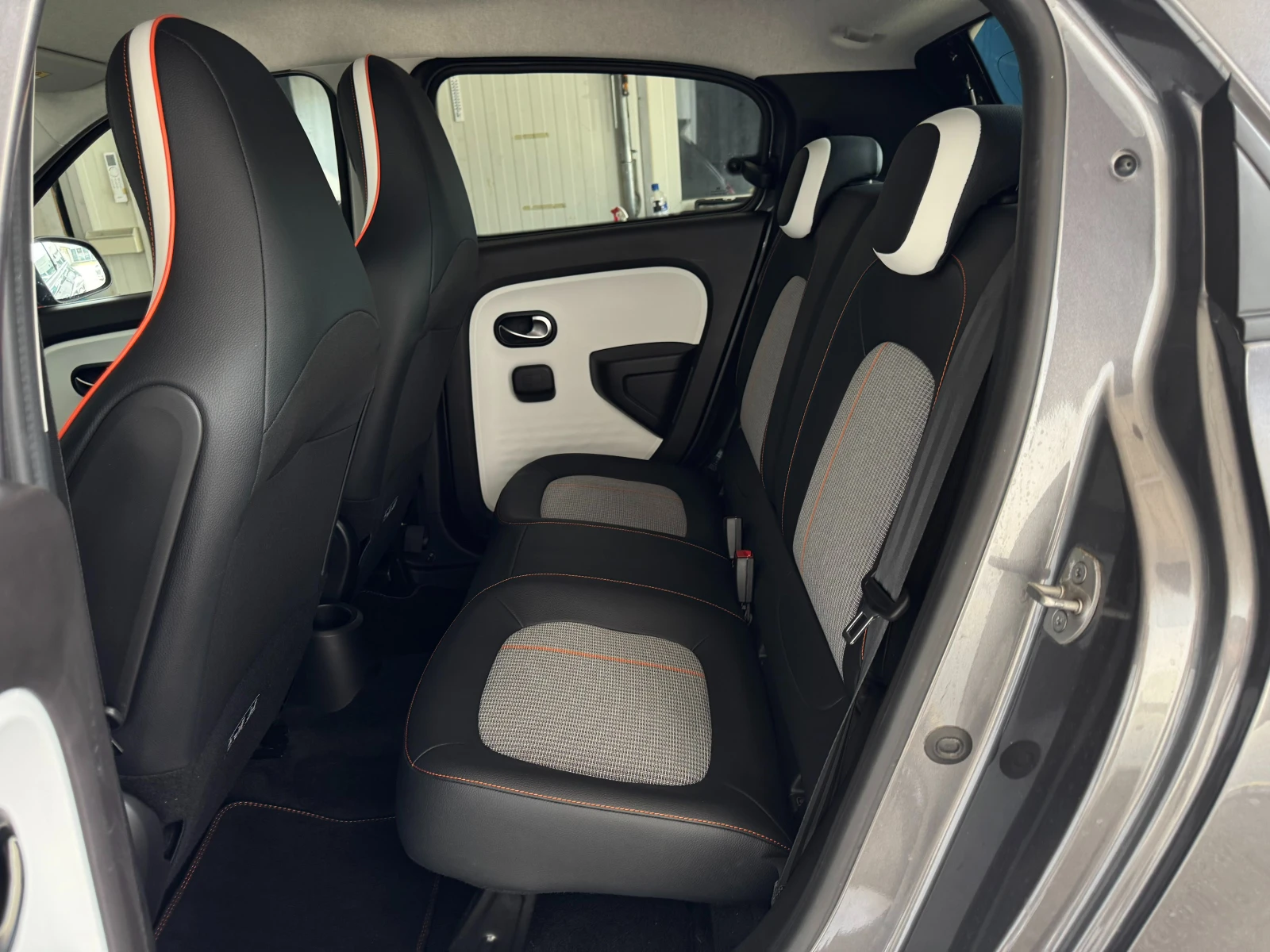 Renault Twingo 60KW* ПЪЛНА СЕРВИЗНА ИСТОРИЯ С ВАЛИДНА ГАРАНЦИЯ - изображение 9