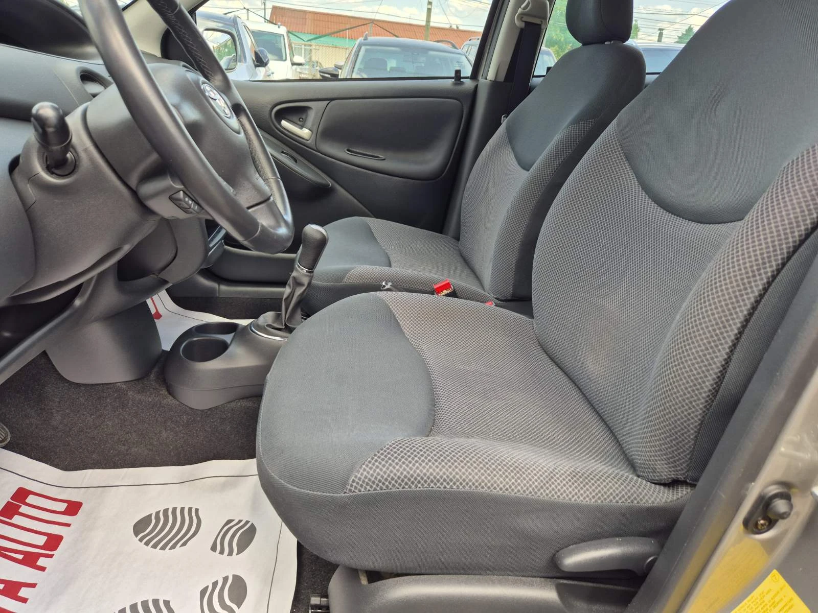 Toyota Yaris 1.0i-SOL-134.000км- - изображение 7