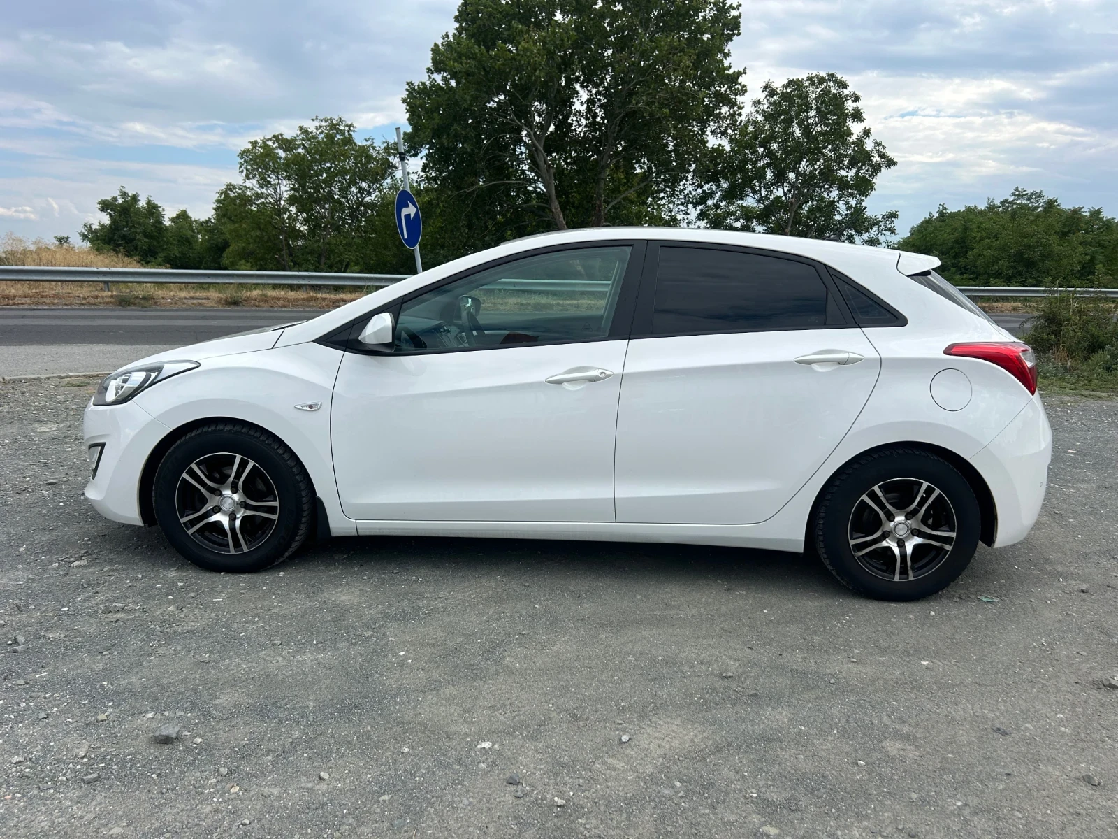 Hyundai I30 1.6 CRDI / ПОДГРЕВ / ПАРКТРОНИК / РЕАЛНИ КИЛОМЕТРИ - изображение 8