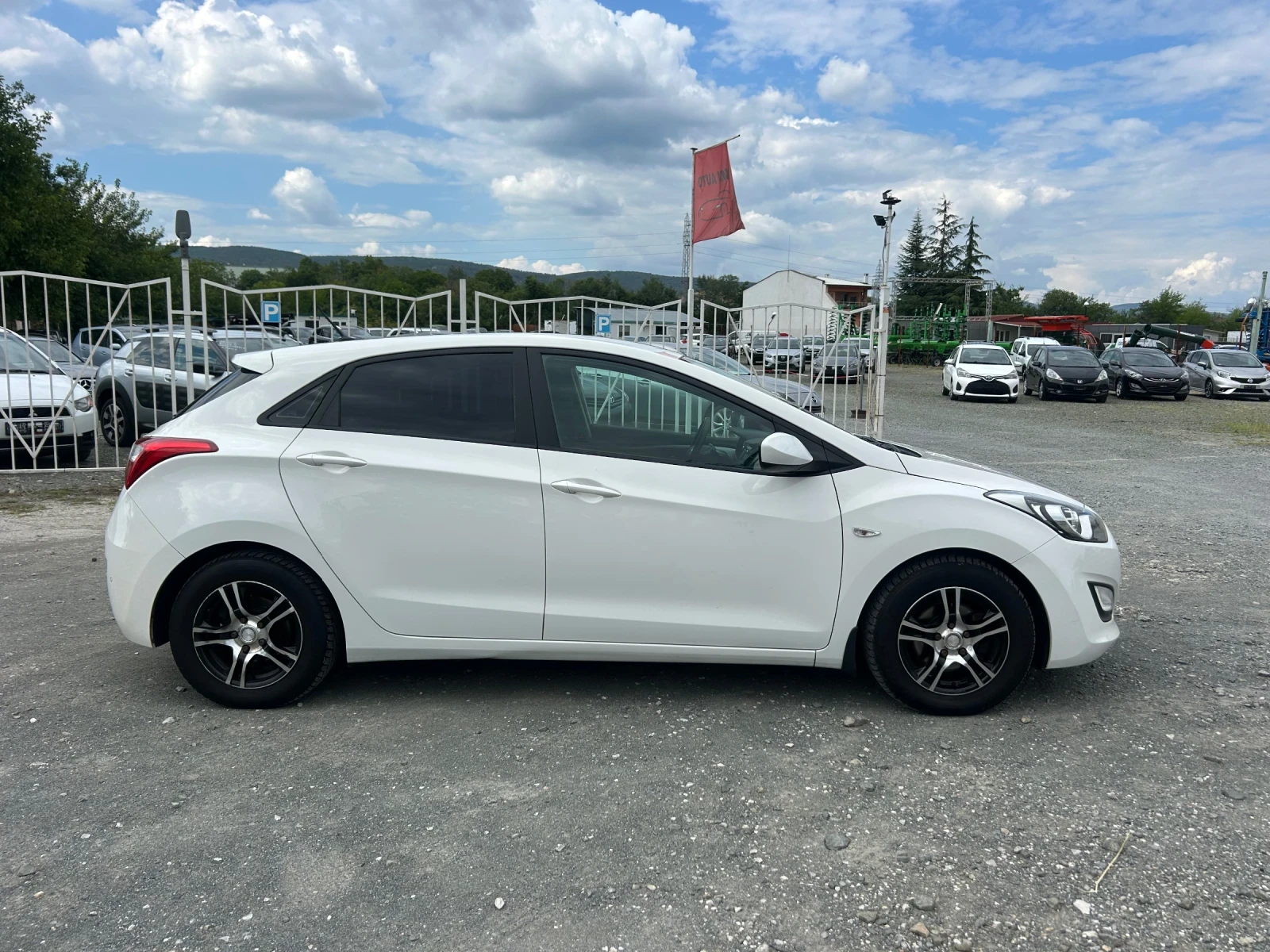 Hyundai I30 1.6 CRDI / ПОДГРЕВ / ПАРКТРОНИК / РЕАЛНИ КИЛОМЕТРИ - изображение 4