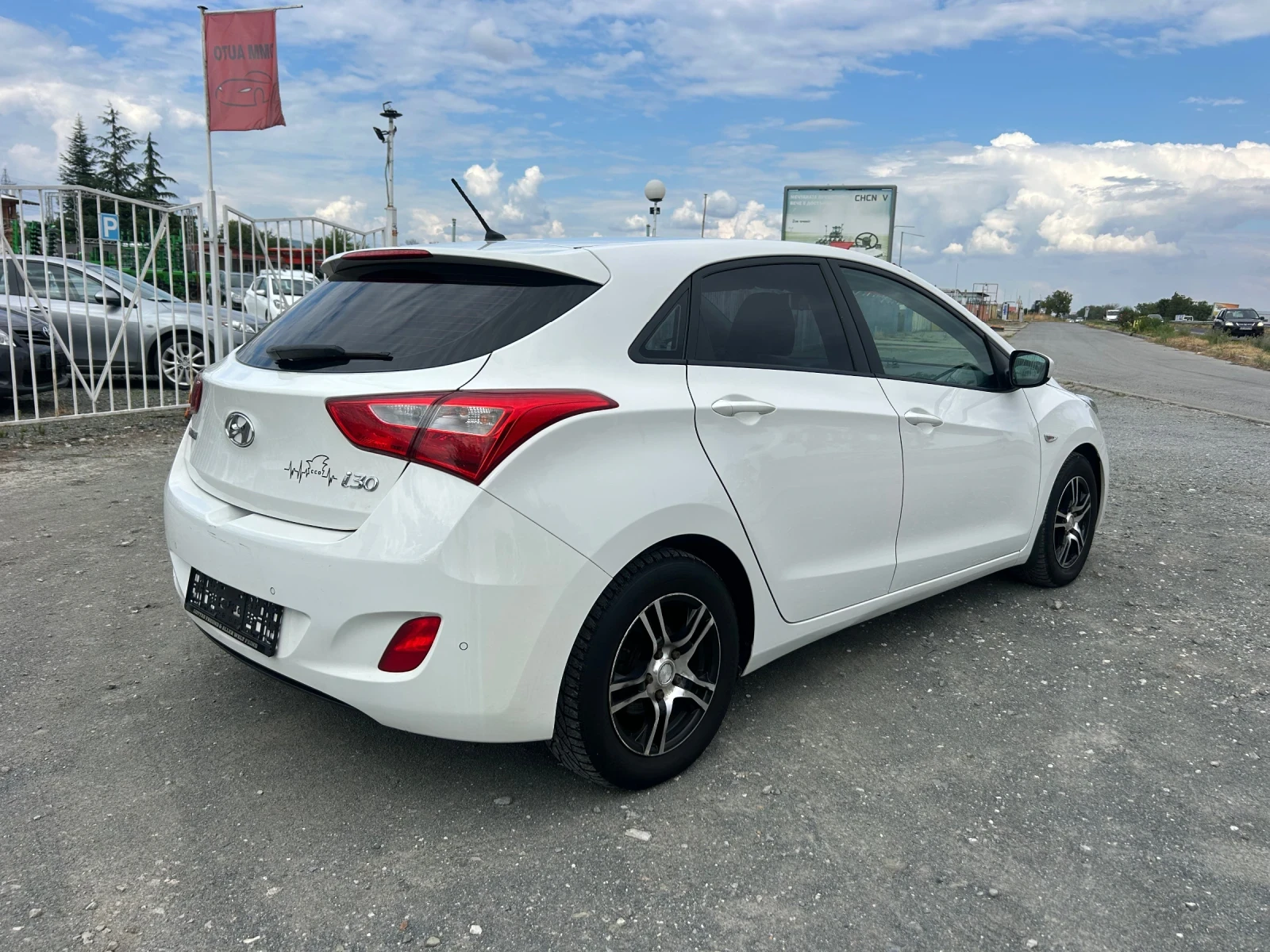 Hyundai I30 1.6 CRDI / ПОДГРЕВ / ПАРКТРОНИК / РЕАЛНИ КИЛОМЕТРИ - изображение 5