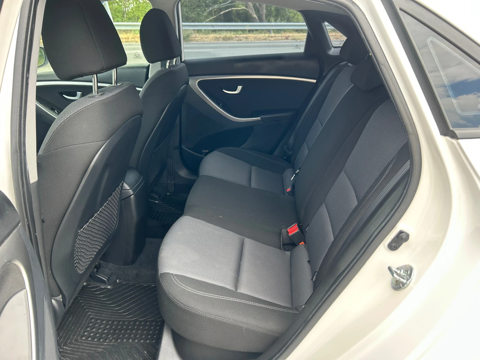 Hyundai I30 1.6 CRDI /  /  /   | Mobile.bg   12