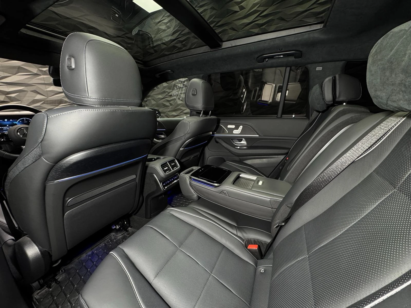 Mercedes-Benz GLS 450 d 4Matic AMG Pano* 360* Burm* 6+ 1 - изображение 8