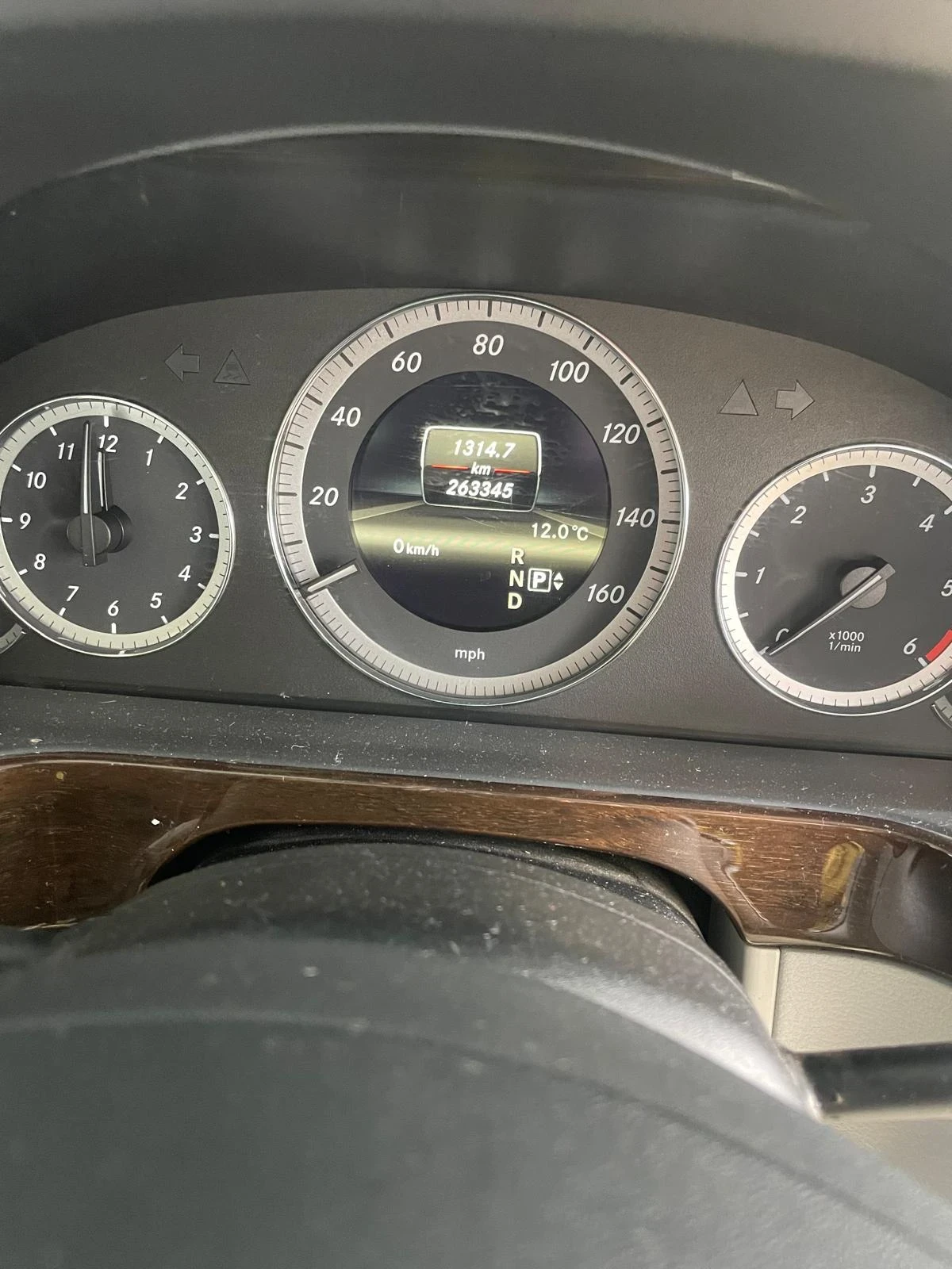 Mercedes-Benz E 250 Десен волан CDI - изображение 10