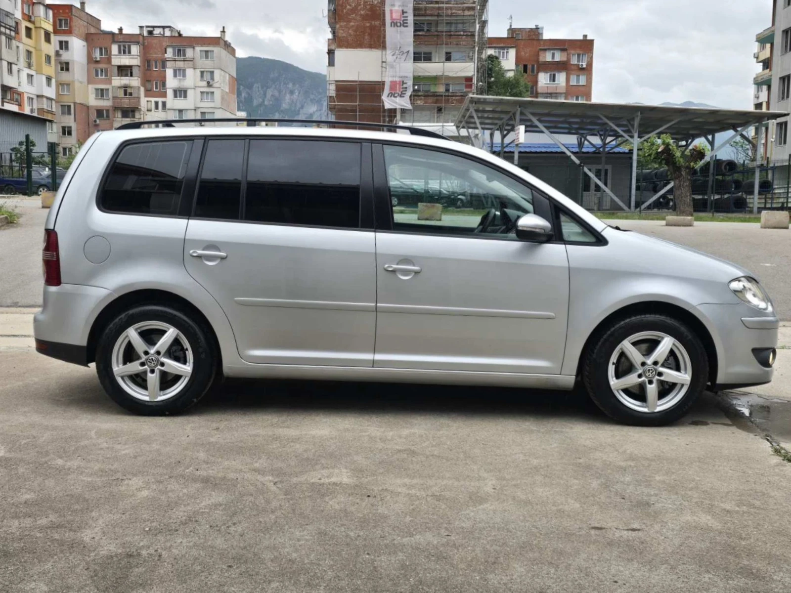 VW Touran 1.9TDI H-LINE FACE , снимка 16 - Автомобили и джипове - 53759071