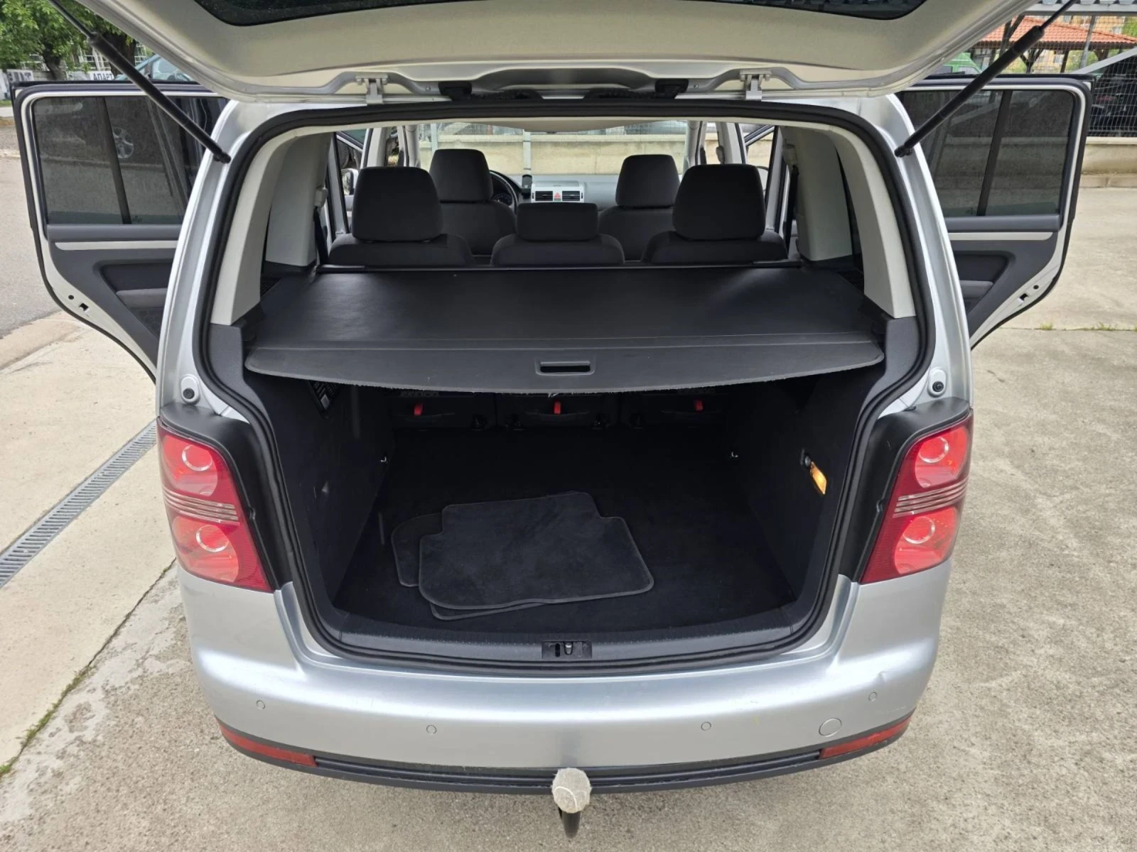 VW Touran 1.9TDI H-LINE FACE , снимка 6 - Автомобили и джипове - 53759071