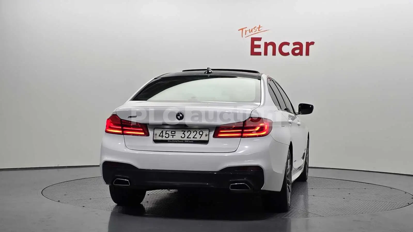 BMW 520 2018* M-PACK* HEAD-UP* SHODOWLINE* КРАЙНА ЦЕНА, снимка 3 - Автомобили и джипове - 53916063