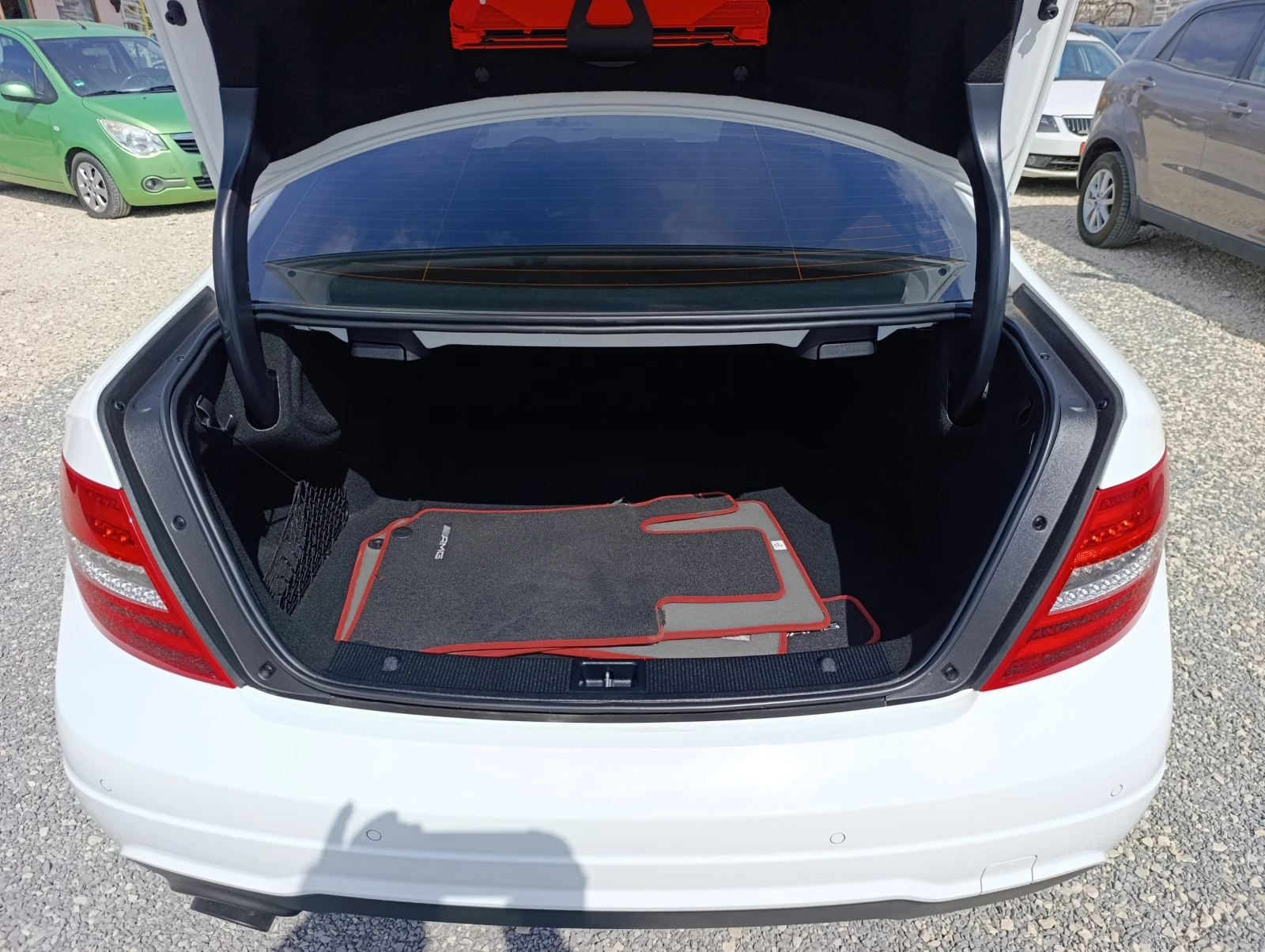 Mercedes-Benz C 180 COUPE, снимка 8 - Автомобили и джипове - 53922343