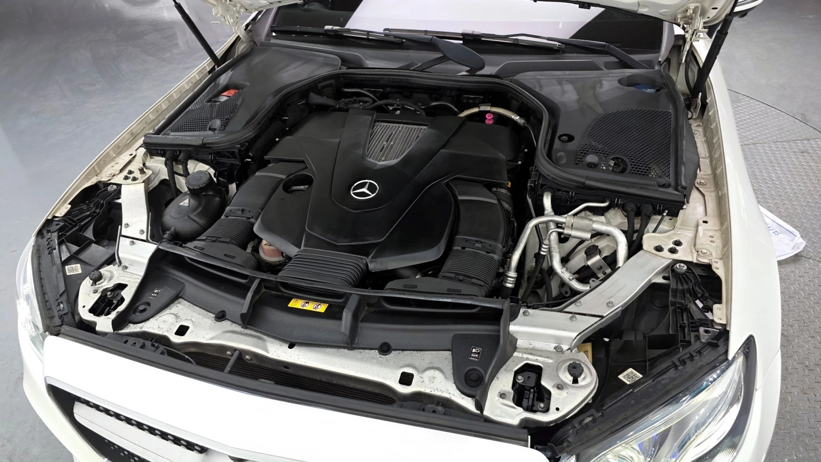 Mercedes-Benz E 400 4MATIC Coupe, снимка 6 - Автомобили и джипове - 55635688