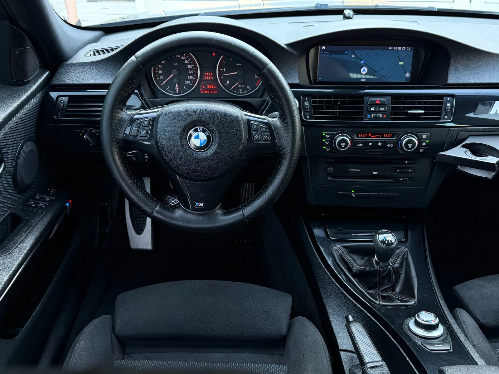 BMW 325 D 197к.с М-Пакет Навигация, снимка 12 - Автомобили и джипове - 55710229