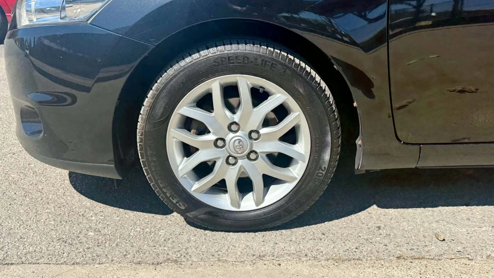Toyota Auris 1.6i 16V, снимка 16 - Автомобили и джипове - 55751077