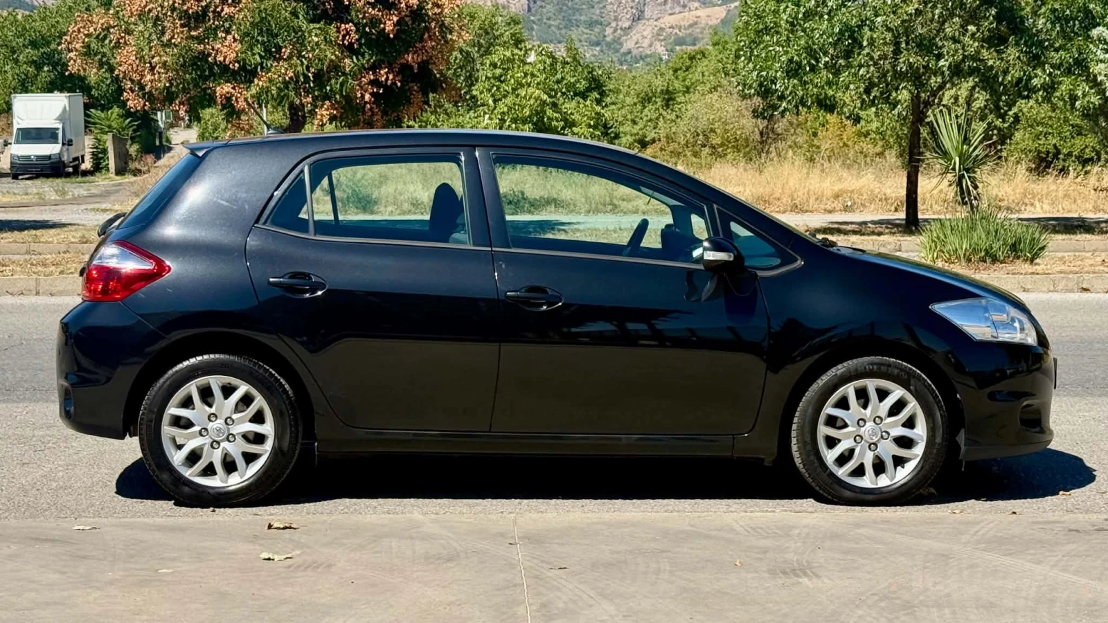 Toyota Auris 1.6i 16V, снимка 6 - Автомобили и джипове - 55751077