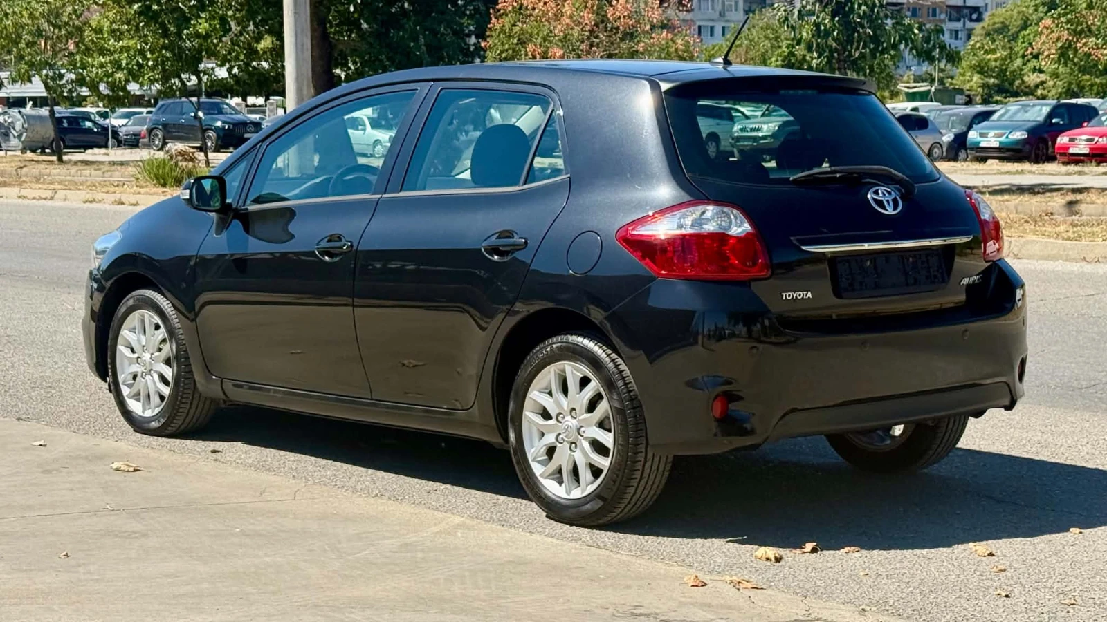 Toyota Auris 1.6i 16V, снимка 3 - Автомобили и джипове - 55751077