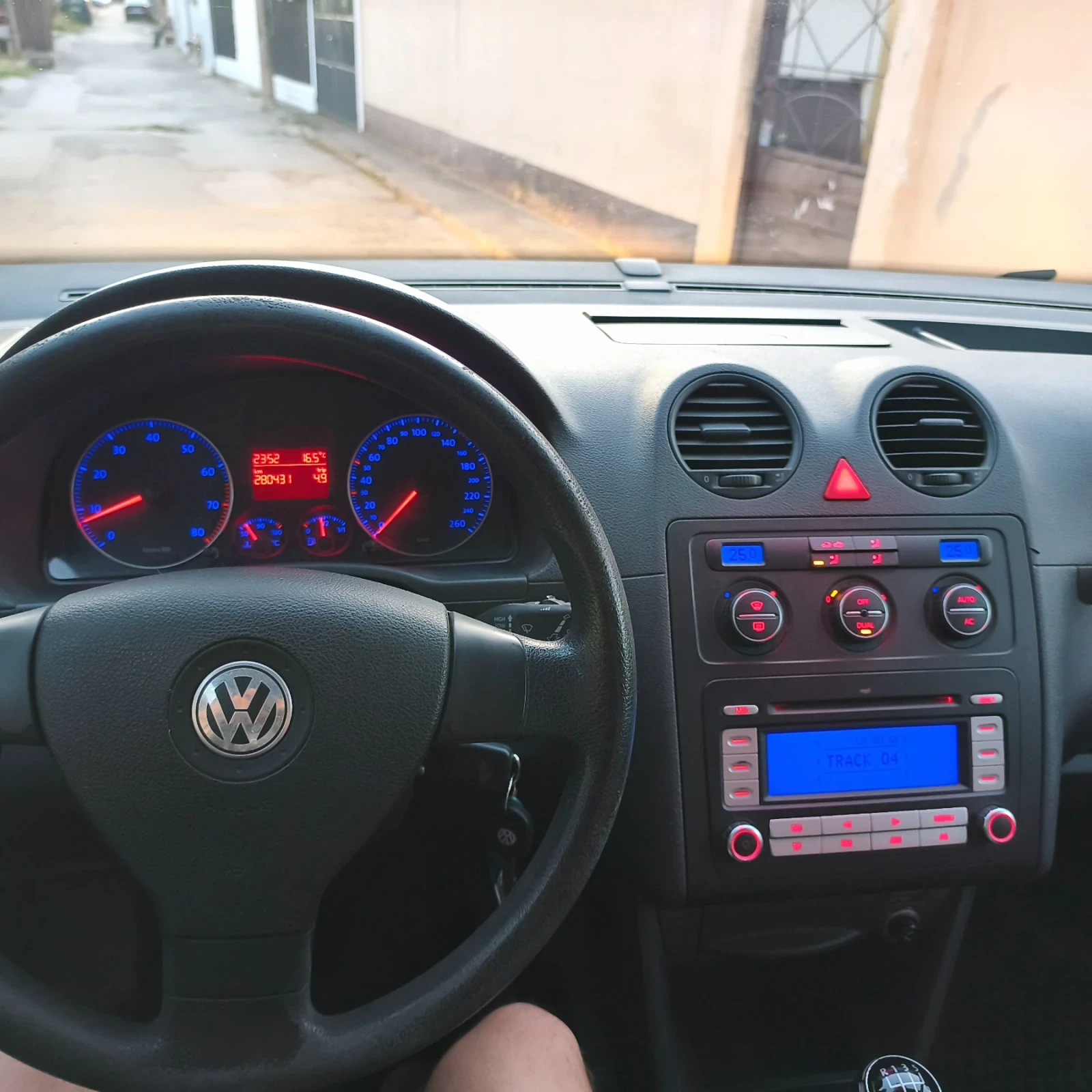 VW Caddy 1.6i 102 кс Става за Газ, снимка 9 - Автомобили и джипове - 56150663