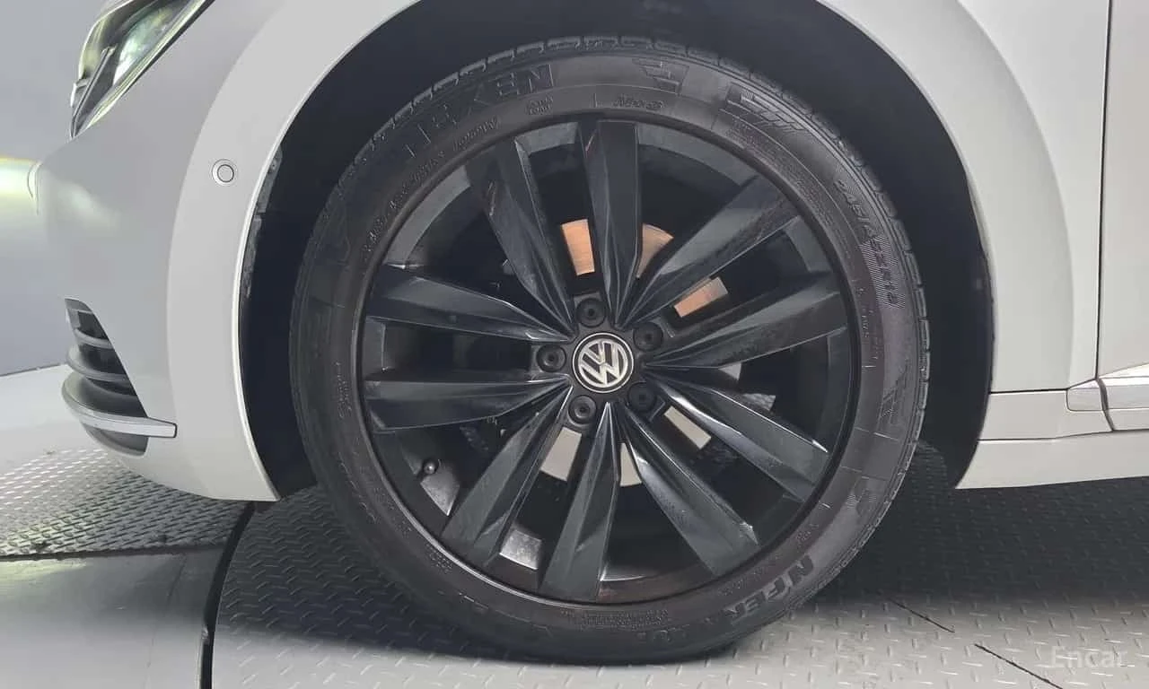 VW Arteon Prestige * Обдухване * Keyless * 360 * , снимка 5 - Автомобили и джипове - 56199145