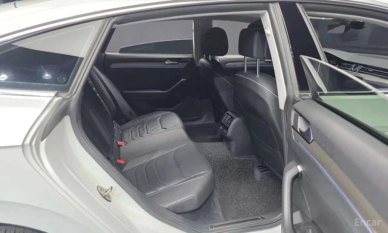 VW Arteon Prestige * Обдухване * Keyless * 360 * , снимка 12 - Автомобили и джипове - 56199145